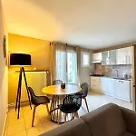 T5 Center - Station Apartment