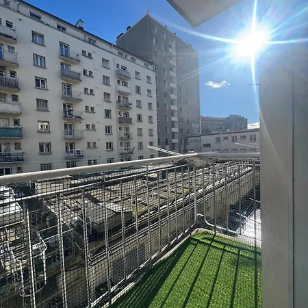 T5 Center - Station Apartment *